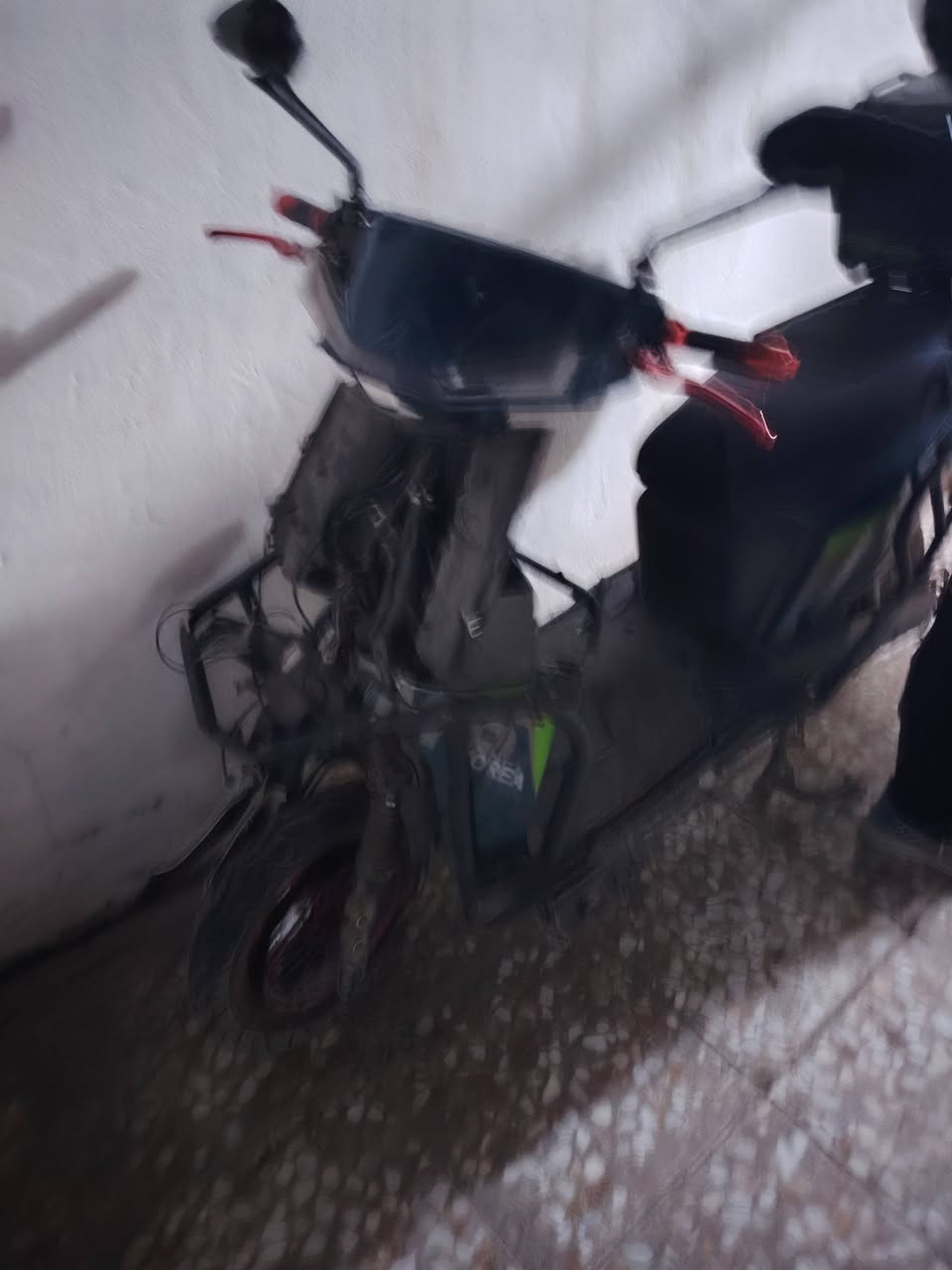 السلام عليكم عندي دراجه للبيع نقصها كفر امامي وويل امامي مضروبه شغاله بصمه وباركورد وسويج جديده ماصار شهرين من ماخذها اريد ابيعها على هاي وضعيتها وهذه صورهاوهذا رقم تلفوني ***********ويوجد واتساب مكاني الدوره
