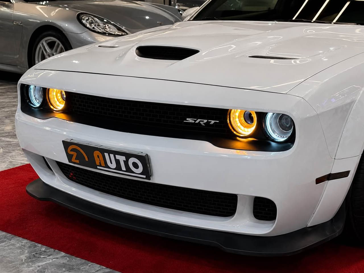 بسم الله الرحيم الرحيم
‏ ◽️DODGE CHALLENGER 2021 RT
دوج جالنجر موديل 2021 RT
لون مميز ( ابيض )
_____________________________________
مكان🌆: اربيل               سعر💵: 187$
تليفون📲: ***********
_____________________________________
◽️محرك V8 5.7L تمانية سلندر 🔥🔥
گير و محرك بشرط مامفتوح
بدون صوت و صرف و خلل كل بشرط فحص
سيارة گير و محرك كهرباي كل بشرط جديد جديد
_____________________________________
◽️بيها ( بوند-چاملخ )صبوخ بدون دەواخيل-بدون ارباک
🔹سيارة جديد بدون بارد و بدون شخت و رصعات
🔹سيارة كامل محدث هيلكات 🔥
🔹محدث بنيت  و دعامي و ويل و دفيوزر كل هيلكات
_____________________________________
مواصفات
( بصمة - - شاشه وصط - گير ماوس - تشغيل عن بعد - كشنات جلد - كشن كهربا - بادل شفت - كاميرا - حصاص - ڤؤليوم - تحديد سورعه - لايت ليد - لايت زينون - وبعد )
_____________________________________
◽️اربع تايرات و ويلات جديد ويل هيلكات
🔹سيارة شرط بدون اى نواقص گير و محرك و حدادي و كاهرباى كولة بشرط
سنوية و رقم و هزة جديد سنوي بأسمي 
تحويل غرامة بشرط 
_____________________________________ أربيل, العراق
