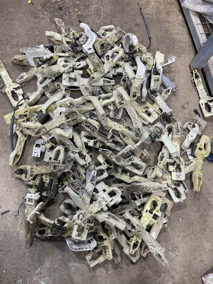 السلام عليكم. 
قفاله بيبان سيارت. كيه هونداي.  موديل من 2007 ل2025

بيع جمله بسعار مناسبه ***********
