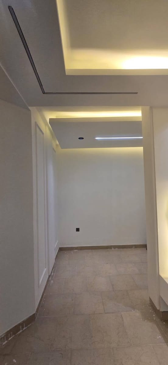 شقه للبيع مجمع ام العصافير الشقق الجدد
طابق وسط ديلوكس فئةA شقه جدا نضيفه
تنباع معه الكفيل مساحه ١٤٥متر مقدمتها ٢٧
مطلوبه ٥٠للسكان كل شهر سدد ٢٠٧الف الشقه جاهزه للسكن موقعها كلش حلو قريبه للشارع العام وقريبه عل سواق ***********
