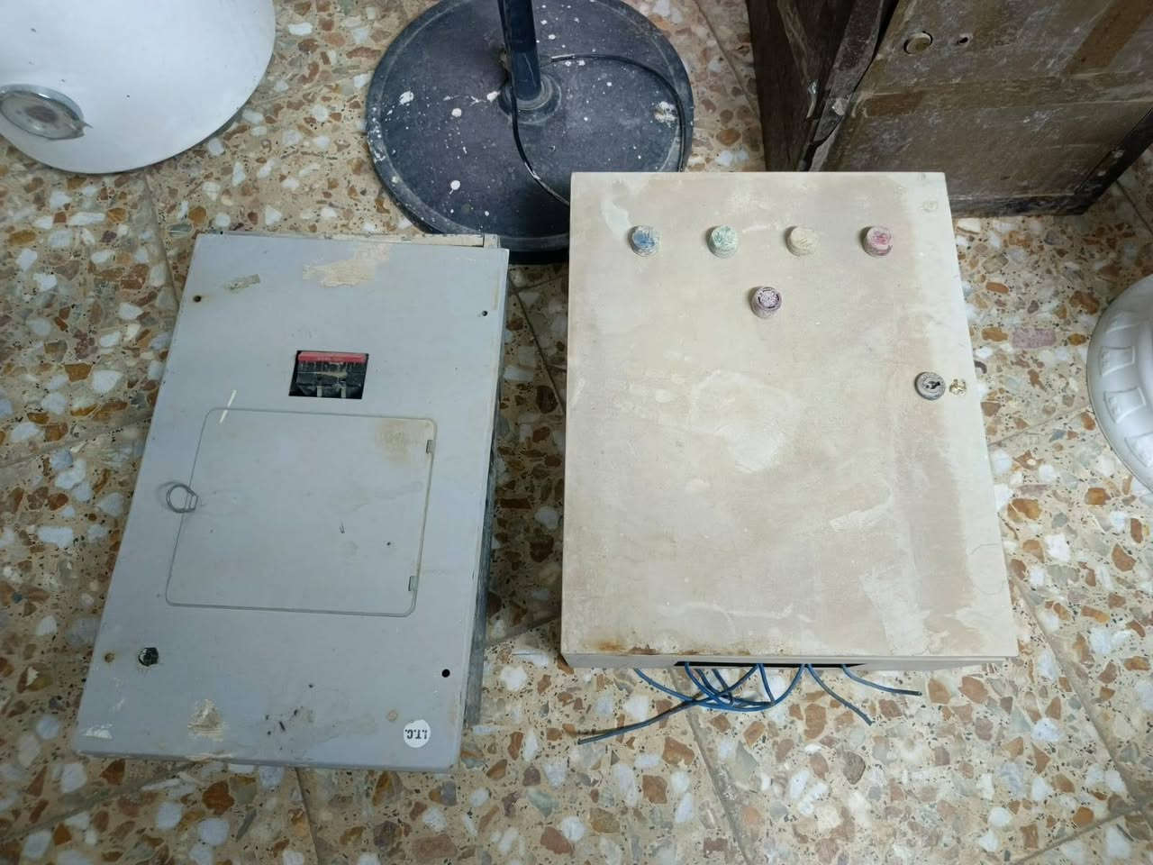 غراض لبيع المكان بغداد نهايه حي أور سبع قصور شارع ابو علي واتساب *********** اتصل واني بخدمتكم
