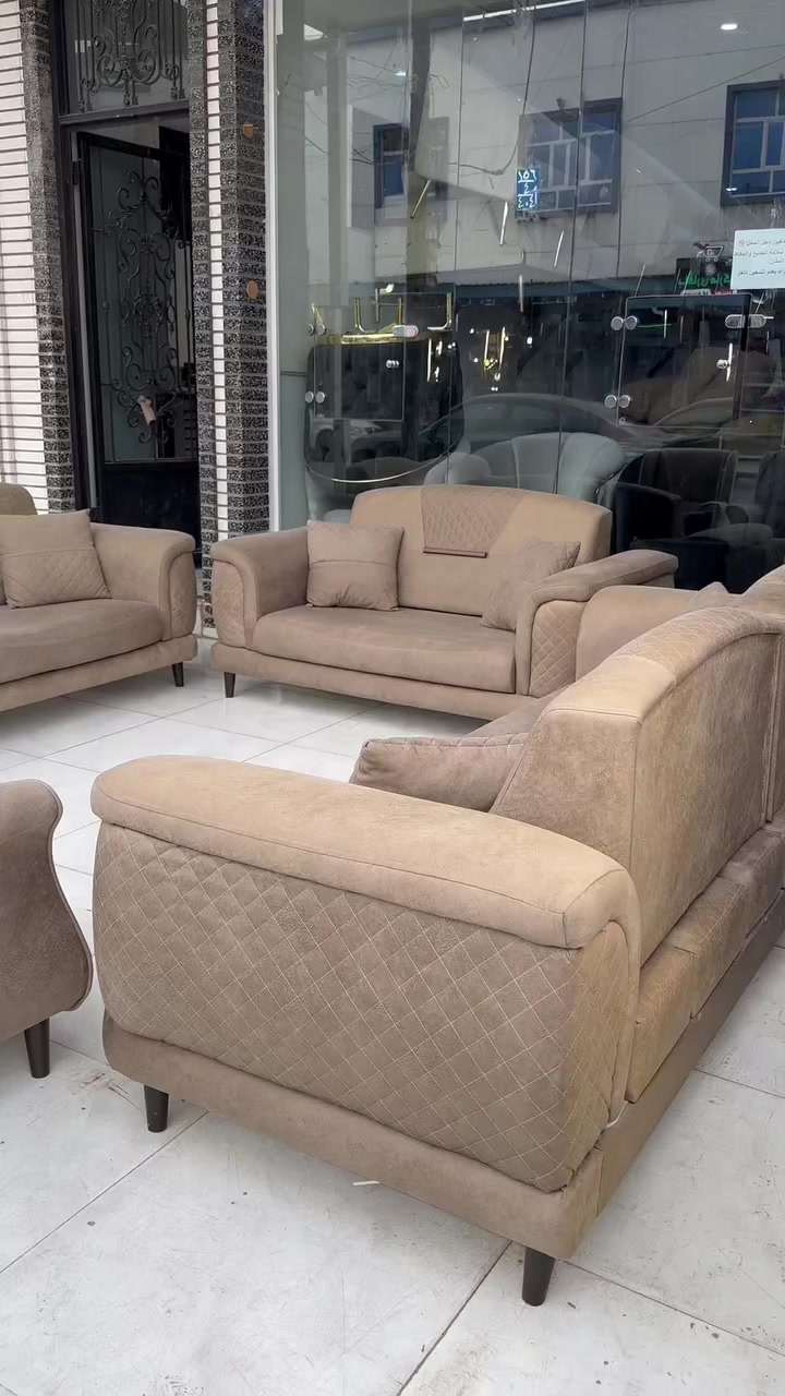 تخم تركي تكمه هيكل جدا ثقيل  متكون من 10 مقاعد  نضافه 100/100  بقماش الشامو  معركه وتر بروف بمقعد طبيّ سوفت امريكي فول بوليستر  نضام السرير ضهر سلايت تكدر تفتحه قطعه أو قطعتين هيكل  والقاعدة والرجل بل كامل خشب زان  تصميم كلش مودرن عنوانه اربيل زانكو 99 قرب مطعم كص سنگر يوجد  توصيل ل بغداد و لباقي المحافظات  *********** واتساب فقط علي
