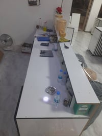ميز كاشير للبيع قطعتين كل قطعه متر ونص استفسار يتصل بهذه رقم 077054156...