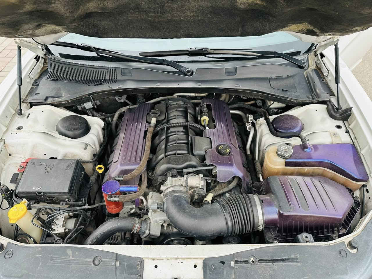 دوج جارجر rt 2021 سوبر تراك باك
ماشية 30 ميل سيارة جديدة كلش 
رقم بغداد باسم صديقي يريد تحويل 
ضربتها جاملغ وبنيد  وبيها كلير بدواخل بدون ضربة وموضح بلصور السيارة عليها إضافات كلش هواي فجوج بريمبو كبير 
صدر ب كامل Srt بلاد
لويات ايباخ
ويل دايتونة اصلي مشتغلة لونين يموت
كزوز ht powr بوابات وسطيات slp 
عليها برمجة كاملة من طول لطول حماوة وبانزين وكت اوف طلقات 
كفرات مكينة Srt 
دركة D مال وايد بدي اصلية 
داخل احمر كنتارة
دشبول خياط احمر واسودّ شغل دبي 
طبكة راديتر Srt 
بجم زنون 
عليها لد وحلقات متغير 
عليها سقف روز رايز واويل كاتش كان 
ولف حماوة مشيموتو
سيارة كلها مطقمها بنفسجي متغير شي مميز
سيارة نضيفة وجديدة كلش  
تعبان عليها وماناقصها شي سعر220 مجال قليل  مكان بصرة دور المحاربين
رقمي ***********
