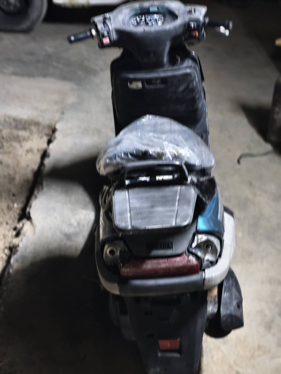 سلام عليكم دراجه فراشه للبيع سرعه 100 💥
دراجه كابريتر جديده 🔋
تأيرات جدد🔋
دراجه متروكه يرادلها تجفيت🪫
تشتغل هندر واحد بس أدخن ⚡
يرادلها ترتيبات ⚡
مكاني بغداد الانتصار قرب قوس بوب الشام 
سعر الدراجه 150وبيها مجال 
***********📞
