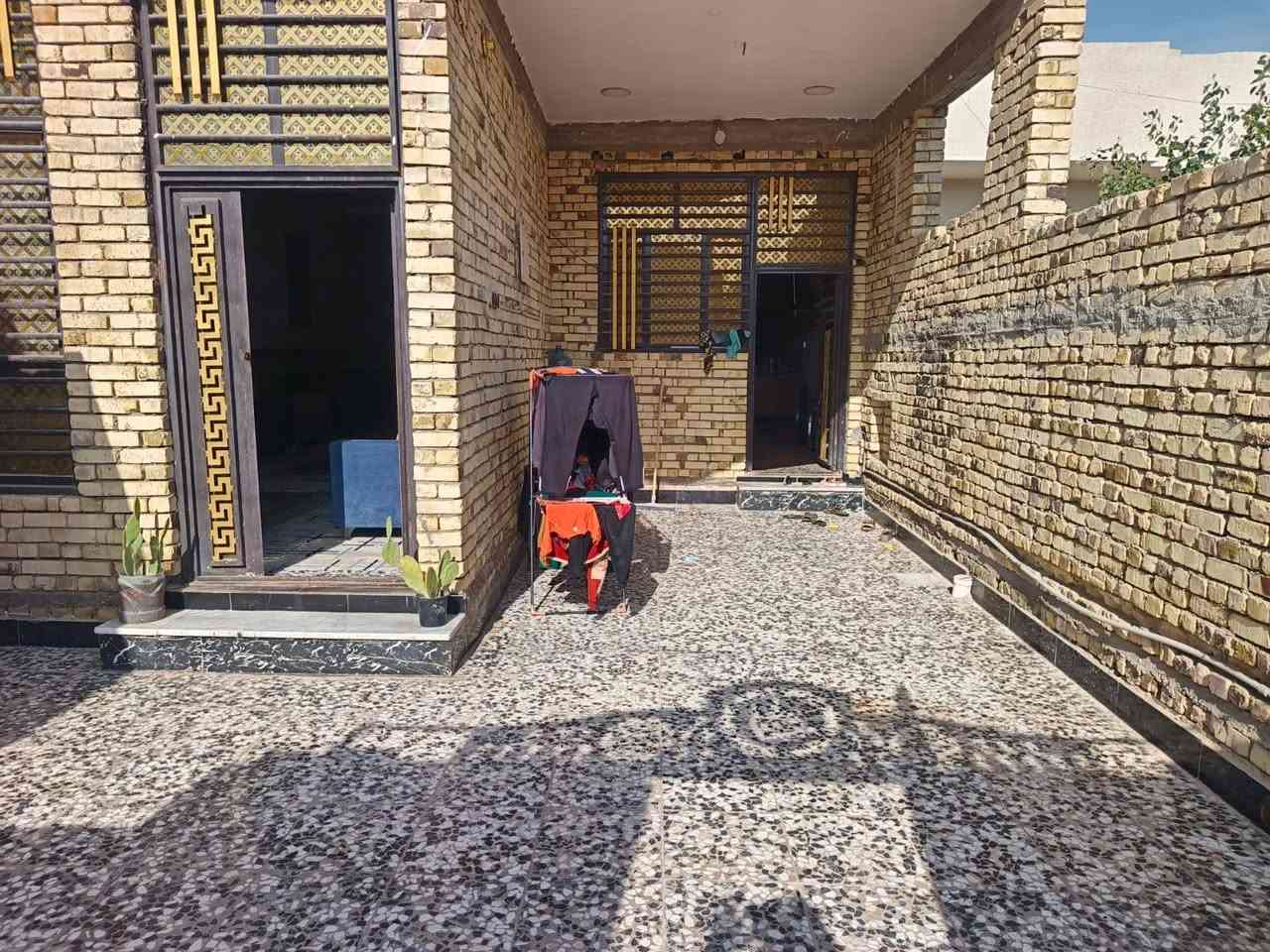 بيت بدوانم مال الزم ٢٤٠ بيت جبير بنا طابقين ماي ومجاري كاملت والتبليط راح يبلطونه هس بدايت الدوانم مال الزم قريب على السوك يحتوي على ٦ غرفه ٢ جوه و٤فوك كبيرات والمضيف ادعش متر ***********
تصل برقم مكلف بنشر
