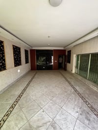 الكرادة شارع 62 • ٢٠٠م • ٣ غرف
