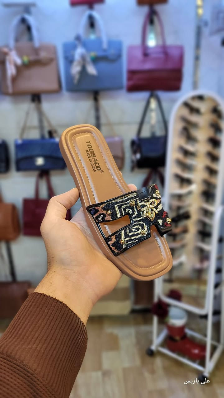 #جديد_علي_باريس✔️
سليبر نسائي كوالتي عالي  ..اناقة...شي راقي...
#السعر_5_الف_فقط
#قياسات_كاملة_٣٧_٤١
#العنوان_السوق_الكبير_مقابل_ازياء_الحاج_ممي_مقابل_ابودعاء_للفرفوري


**إذا كنت صاحب هذا الإعلان وتريد حذفه لأي سبب، رجاءا أرسل رسالة إلى الدعم الفني**