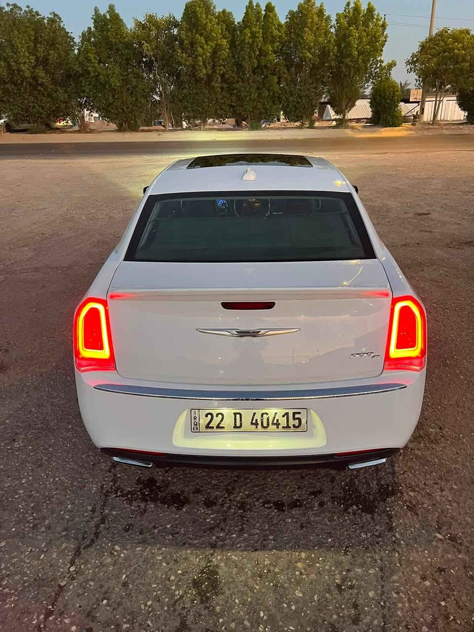 السلام عليكم اوباما 2016C
فول مواصفات 

    ✅ محرك 3.6 لتر V6 Pentastar.

* ✅ قير أوتوماتيك 8 سرعات 

* ✅ دفع خلفي.

* ✅ ويل مكسيكي 

* ✅ تشغيل بصمة ودخول ذكي 

* ✅ تشغيل عن بُعد (ريموت ستارت).

* ✅ شاشة 8.4 إنچ Uconnect.

* ✅ كاميرا خلفية.

* ✅ مقاعد جلد فاخرة.

* ✅ تبريد وتسخين للمقاعد الأمامية.

* ✅ تدفئة للمقاعد الخلفية.

* ✅ تدفأة ستيرن مع تحكم بالصوت والهاتف.

* ✅ تحكم كهربائي بمقعد السائق والراكب مع حفظ وضعية السائق.

* ✅ مرايا كهربائية قابلة للتعتيم والتدفئة.

* ✅ مثبت سرعة.

* ✅ دبل زون للمكيف (السائق والراكب كل واحد يضبط حرارته).

* ✅ إضاءة نهارية LED وضباب أمامي.

* ✅ ستارة خلفية كهربائية (إذا موجودة بسيارتك).

* ✅ نظام مراقبة ضغط الإطارات.

* ✅ نظام مانع انزلاق وثبات إلكتروني (ESP).

* ✅ 8 إيربكات للحماية. 

  ً✅مكان السياره الديوانية مركز المحافظة والسياره بيها مكانين بارد بسيط جداً  ماشيه 120

✅رقم بي واتساب ***********
