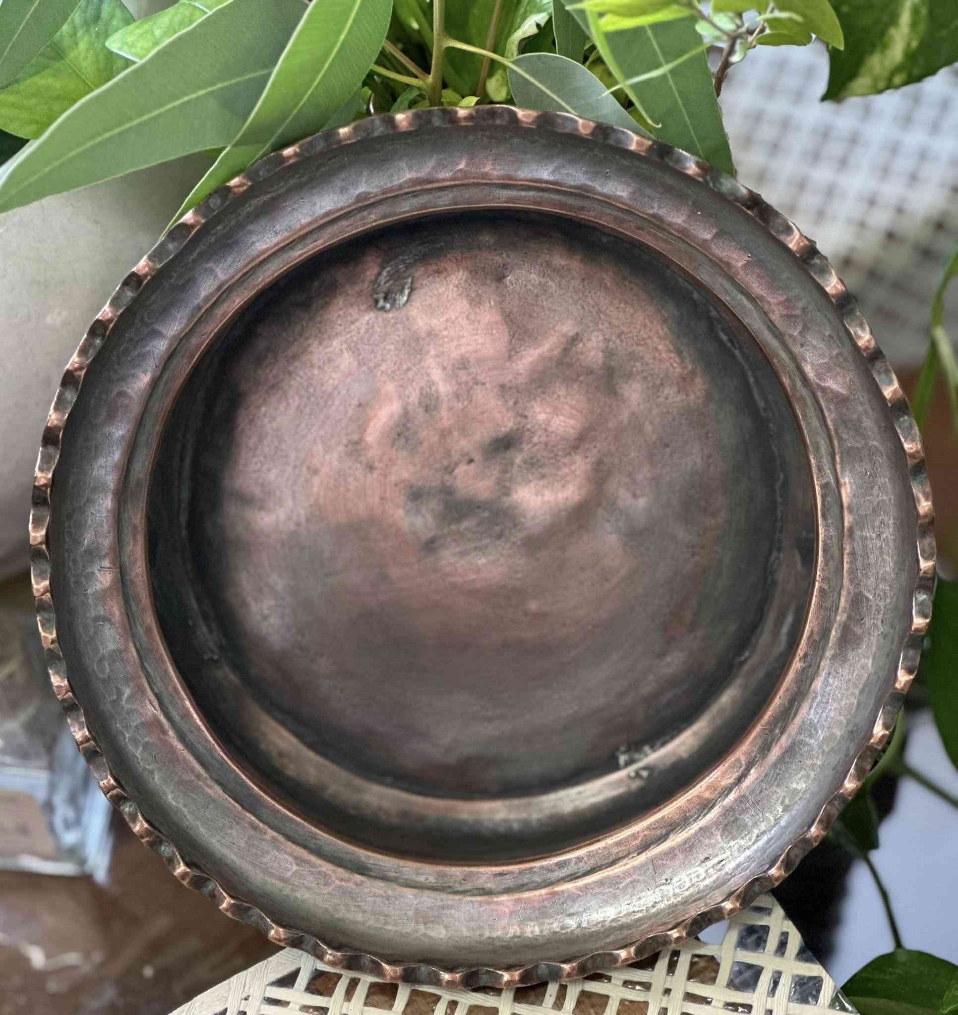 السلام عليكم 
ماعون نحاس ( صفر بغدادي قديم شغل سوق الصفارين في بغداد مع غطاء ايضا نحاس يعلوه هلال )  
- القطر 23 سم 
- العنوان / بغداد / الكرادة /  شارع سلمان  فائق  (مجمع بازار انتيك بغداد)  الطابق الاول  
  للاستفسار اكثر الاتصال لاستفسار اكثر الاتصال 
  *********** 
واتس اب او فايبر او مراسلة الصفحة. See less
