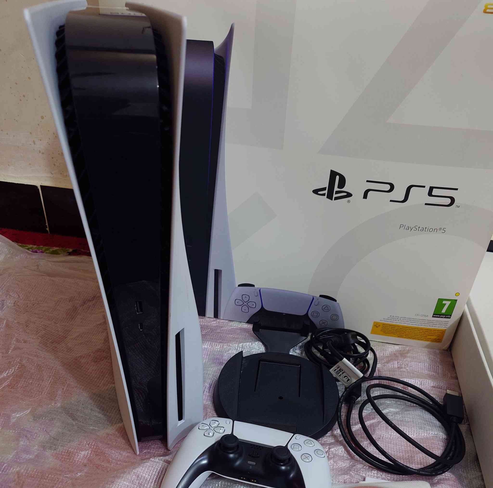 للبيع بلي 5 اوربي درجة النظافة 100 من 100 شرط اخو جديد  وكافة ملحقاته وكيبلاته للبيع السعر 600 مجال جدا بسيط عنواني بغداد اي استفسار عالرقم ***********
