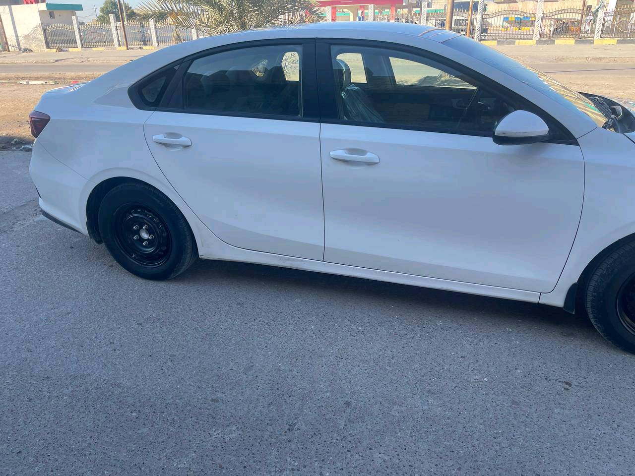 كيا سيراتو 2020 سيارة مكفولة كير محرك صدر تبريد 
شاشه كامرة خلفيه حساس خلفي ويل كب الاصلي موجود مدوشمة عام مكاني بغداد رايدها 148  بيها مجال بسيط