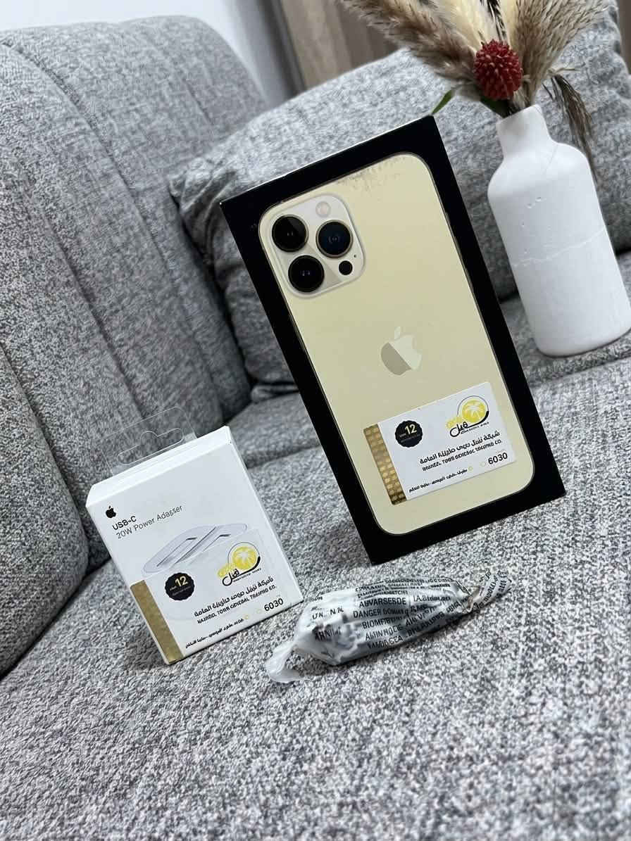 👑 آيفون 13 برو ماكس (iPhone 13 Pro Max) - بحالة الوكالة للبيع 👑
الجهاز جديد وعينك ميزانك، لا مفتوح ولا مبدل بيه برغي واحد وبضمان الشركة!
✨ المواصفات والضمان:
 الموديل: iPhone 13 Pro Max
 الذاكرة: 256 جيجابايت 💼
 اللون: ذهبي ملكي (Gold) ✨
 البطارية: 84% (أصلية بلاد) 🔋
 الضمان: الجهاز وياه ضمان سنة كاملة وما خلصان بعده 📝
 الملحقات الأصلية: يجي وياه كامل ملحقاته من الوكالة (الكرتونة الأصلية + شاحنة أبل السريعة الأصلية بقوة 20W بكرتونتها + كيبل الشحن الأصلي) 🔌
📸 الكاميرا: فول الفول ونظافة الصورة والزوم 100%.
🔍 شرط الفحص: المشتري يجي يقعد ويفحص على راحته من الألف إلى الياء، وإذا طلع بيه أي نقص أو برغي مفتوح لا يشتري.
💰 السعر: 750 ألف دينار عراقي.
📍 الموقع: النجف الأشرف - حي النداء
📞 للتواصل والاستفسار (واتساب أو اتصال): ***********
