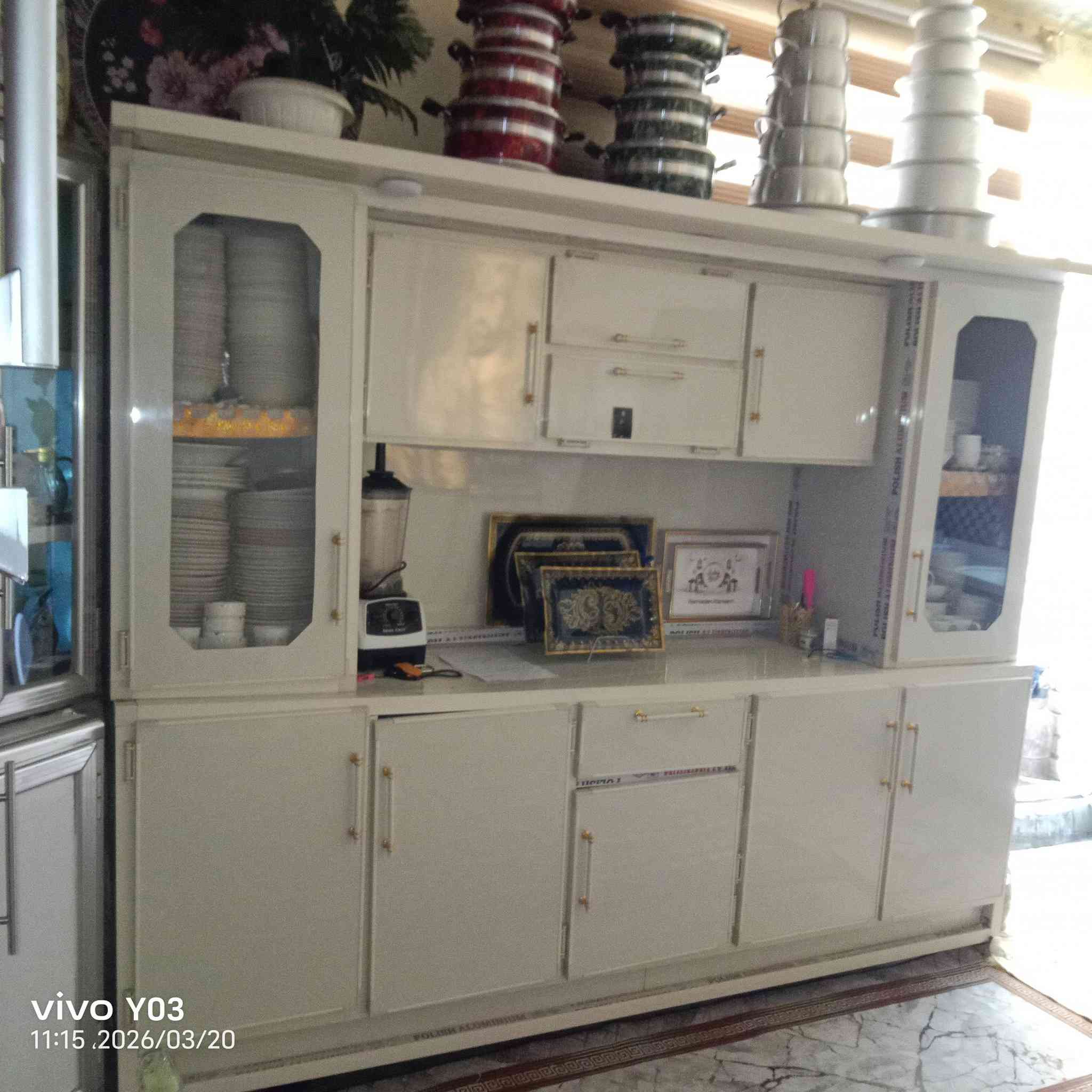 كاونتر مترين ونص مع سنكي متر ونص مرمر مع ملحق نضيف كلش للبيع عنواني ديوانية حيعسكري  قرب فلكت العلماء *********** بي واساب
