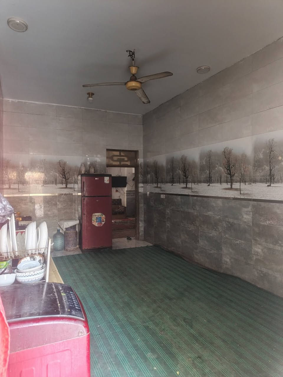 بيت للبيت المساحة225 متر  الواجهة 10 متر في حي الجوادين شارع النفط مقابل عيادة بنت الهدى فرع المختار البيت طابوك من البتلو للصب يحتوي على غرفتين نوم وصاله ومطبخ واستقبال وصحيات داخليه وخارجيه يحتوي على كهرباء نضام بوري تسليك واير فنر السعودي الأصلي مي مجاري البوري السعودي الأصلي الاستقبال يحتوي على ديكور أرضية سيراميك فول بوليش لكل البيت عرض الشارع 10متر محوله الكهرباء تبعد 50 متر مشتركين 50 فقط  50 متر عن المدرسة ابتدائية قريبة كذلك البيت مرقم ومشمول بالتطويب والبيت عالي عن الشارع جداًً مجاري شارع جاهزه راح ينصب الشارع
السعر 70 مليون وبيها مجال... 
التواصل على الرقم التالي ***********‪
