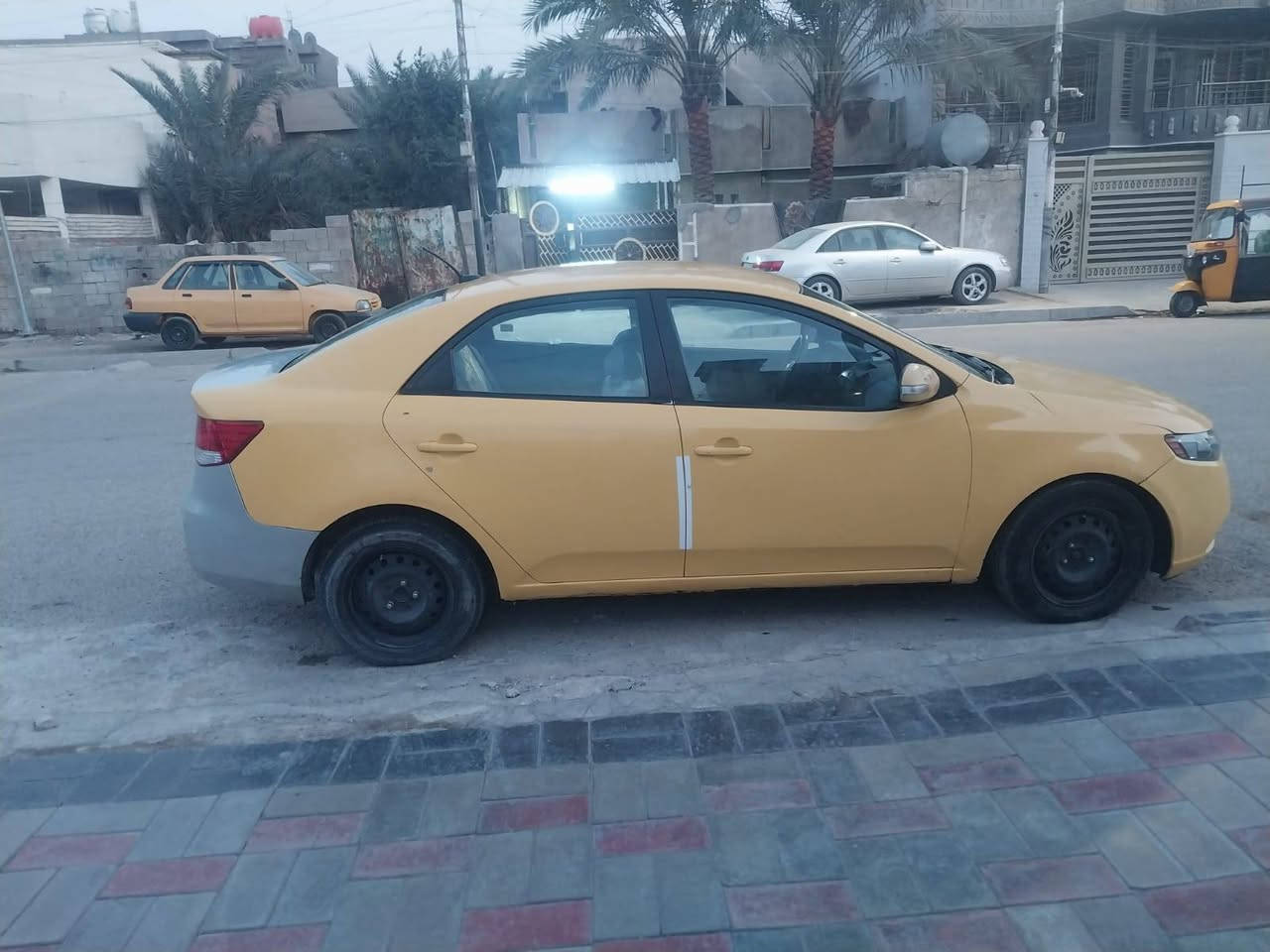 سلام عليكم للبيع فورتي ٢٠١٠ رقم بغداد  أمريكي حادثها
 جاملغ خلفي مكينتها بيه بخار وصوت روجز
 ابيعلك مكينه كايمه.  كير حداديه كله جديد 
مكان السياره بغداد 77وبيه مجال
***********
