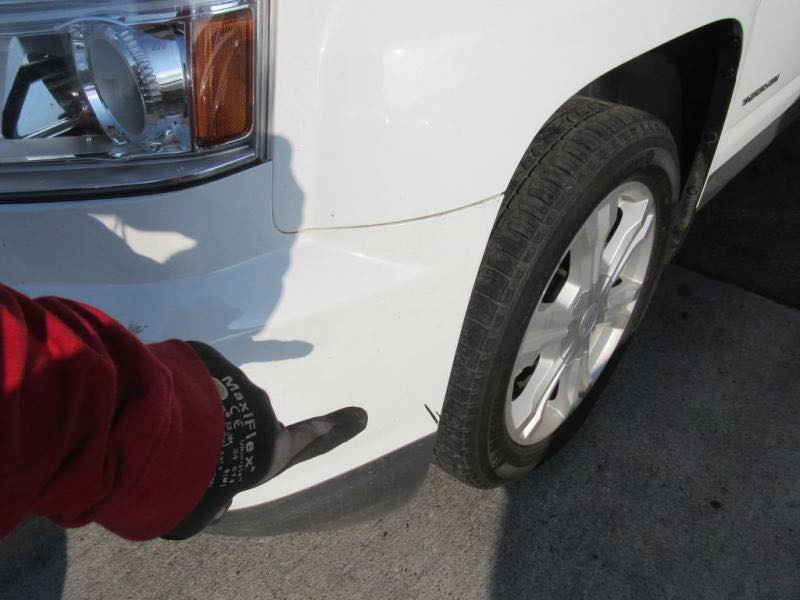 السلام عليكم اخواني للبيع تيران ٢٠١٧ slt الحادث موضح بالصور العنوان سيديه مدخل شارع جامع شاكر العبود هاي الصور قديمه السيارة متروكه صارلهه ٦ اشهر السيارة يرادلهه اعادة ترتيب بسبب تدهور حالة والدي الصحيه ماعندي صورهه حاليا  السعر ١١٥ 
التواصل واتساب ***********
