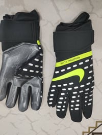 كفوف حارس • قياس 9-10 • توصيل