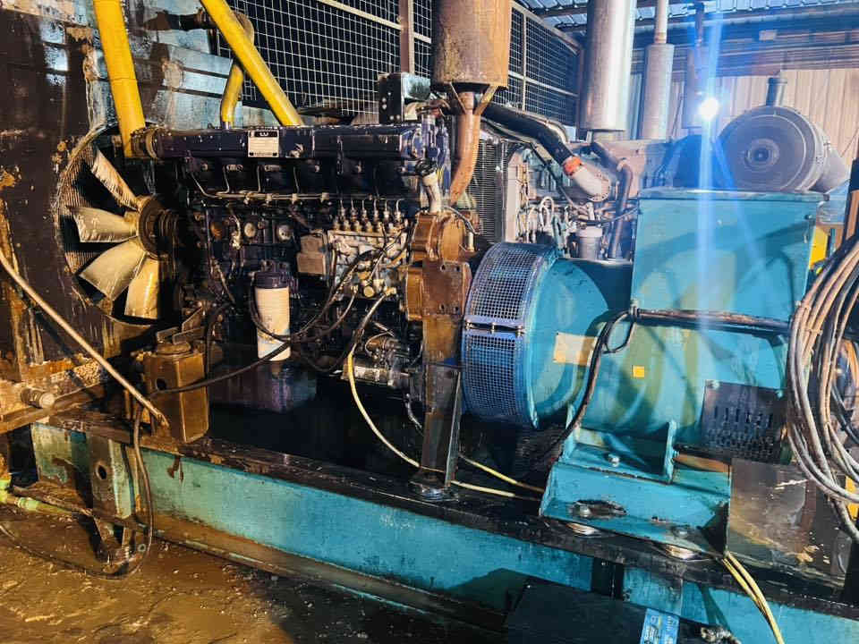 يوجد لدينا مولد كامل شتاير 24ولف توليد 250انجه بلادي شاصي عالي راديتر نضيفه 80‎%‎ شغاله وعلى الحمل استندر السعر60ورقه تحكم كامل كهربائي.  
مكينه 113بم 88تجفيت جديد بيرن بكت سايز 10بلاديه ع الشغل والحمل اليعر 50ورقه العنوان بغداد مدينة الصدر هـ***********صاحب المولدات اني مكلف ب نشر
