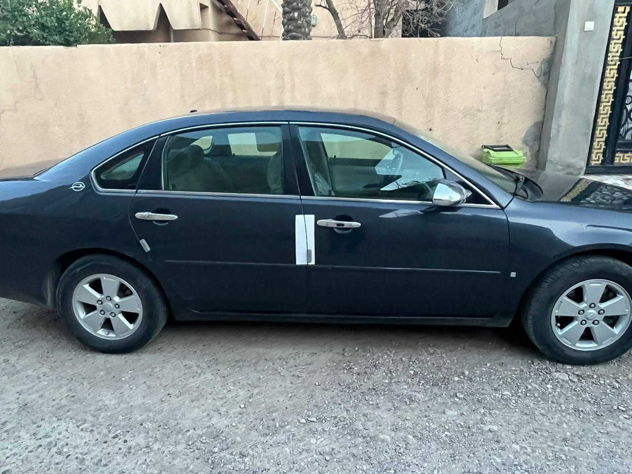 سلام عليكم للبيع شوفرليت امبالا موديل 2008 رقم بغداد وباسمي ماشيه 228 الف كيلو حقيقي محرك 3500 فتحة سقف  كشن السائق كهرباء مواصفات LT سياره جديده ومابيه اي نقص محرك كير صدر امامي وخلفي كلها بحالة جيده جدا وبدون اي عيب مكفولة من الحادث بيه فقط البنيد مصبوغ وبارد قليل بخشم الجاملغ الامامي مكان السيارة ديالى عارضها ب 105 وبيه مجال للشراي اخوان إذا ما يعجبك السعر تكدر تعبر المنشور أو تترك كلمة طيبة  للاستفسار الاتصال ***********
