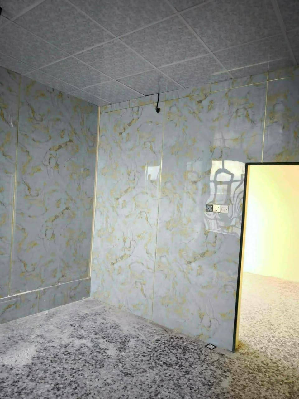 🏠 شقة للإيجار
✨ نظيفة ومناسبة للسكن
📍 باب  الحسين شارع الأطباء – مطلة على نهر الحلة مباشرة
💰 الإيجار: 250 ألف دينار شهرياً

تتكون من:
🛏️ غرفة نوم
🚪 كليدور
🍽️ مطبخ
🚿 مجمع صحي

📞 للاستفسار:
***********.         علي عذاب 
   ***********

🏢 مكتب الشمري
📍 نادر الثانية مقابل سكلة صدام
