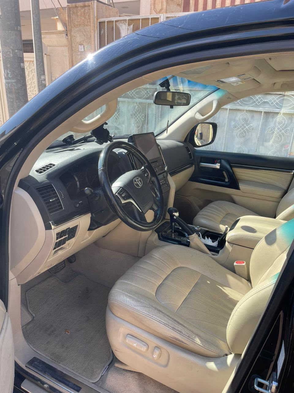 السلام عليكم
لاندكروزر للبيع 

الموديل 2020

كراند تورينك 

صندوق كهرباء 

دشبول لكزز 

رقم اربيل 

رصعه كما موضح في الصوره فقط

السعر 515 وبيها مجال بسيط 

***********

***********
