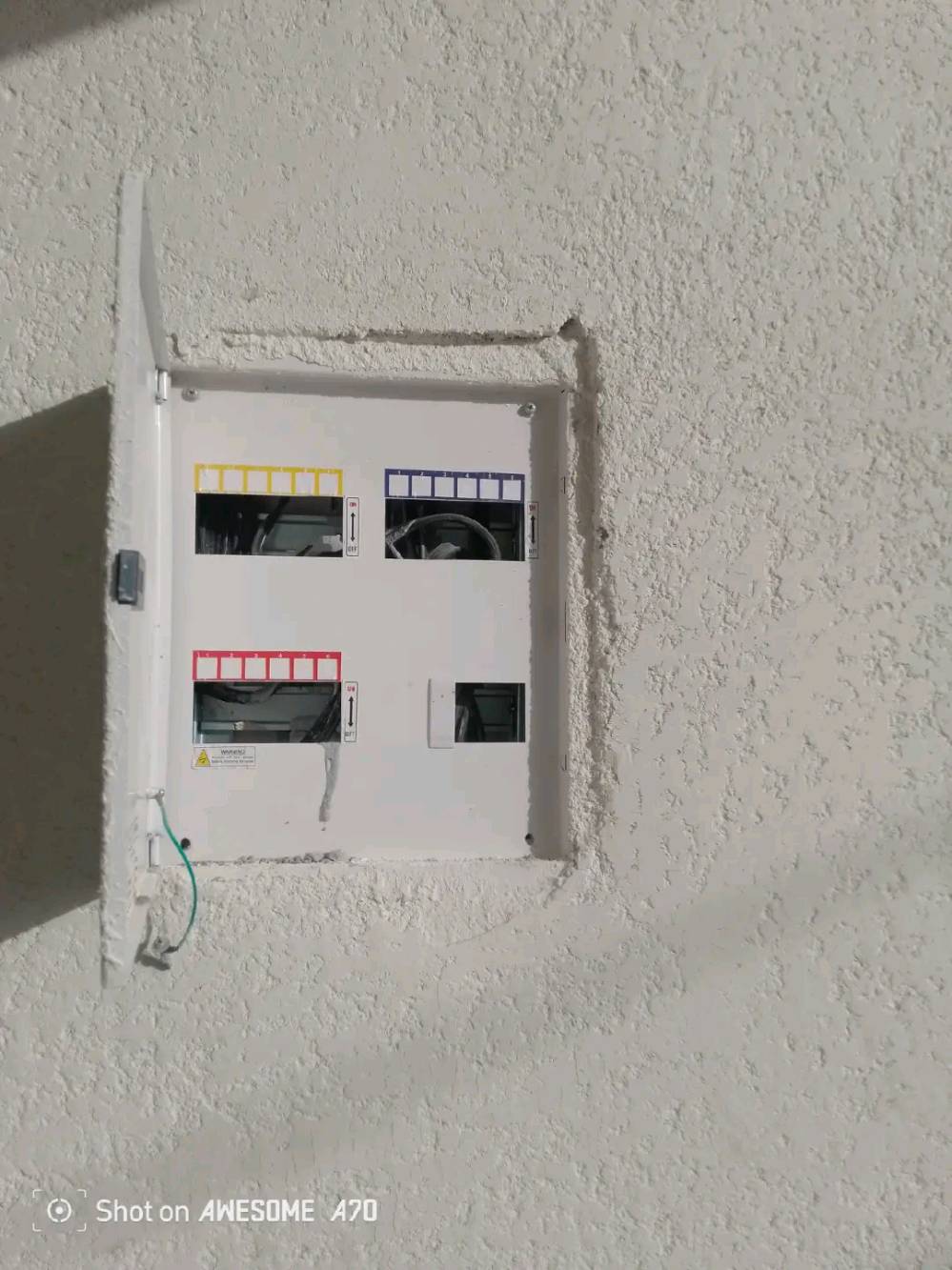 السلام عليكم انا فني كهرباء تاسيس دور سكنيه
بوري وسيمنز 
 وصيانه الاعطال الكهربائيه داخل المنازل

العنوان ميسان العماره 
