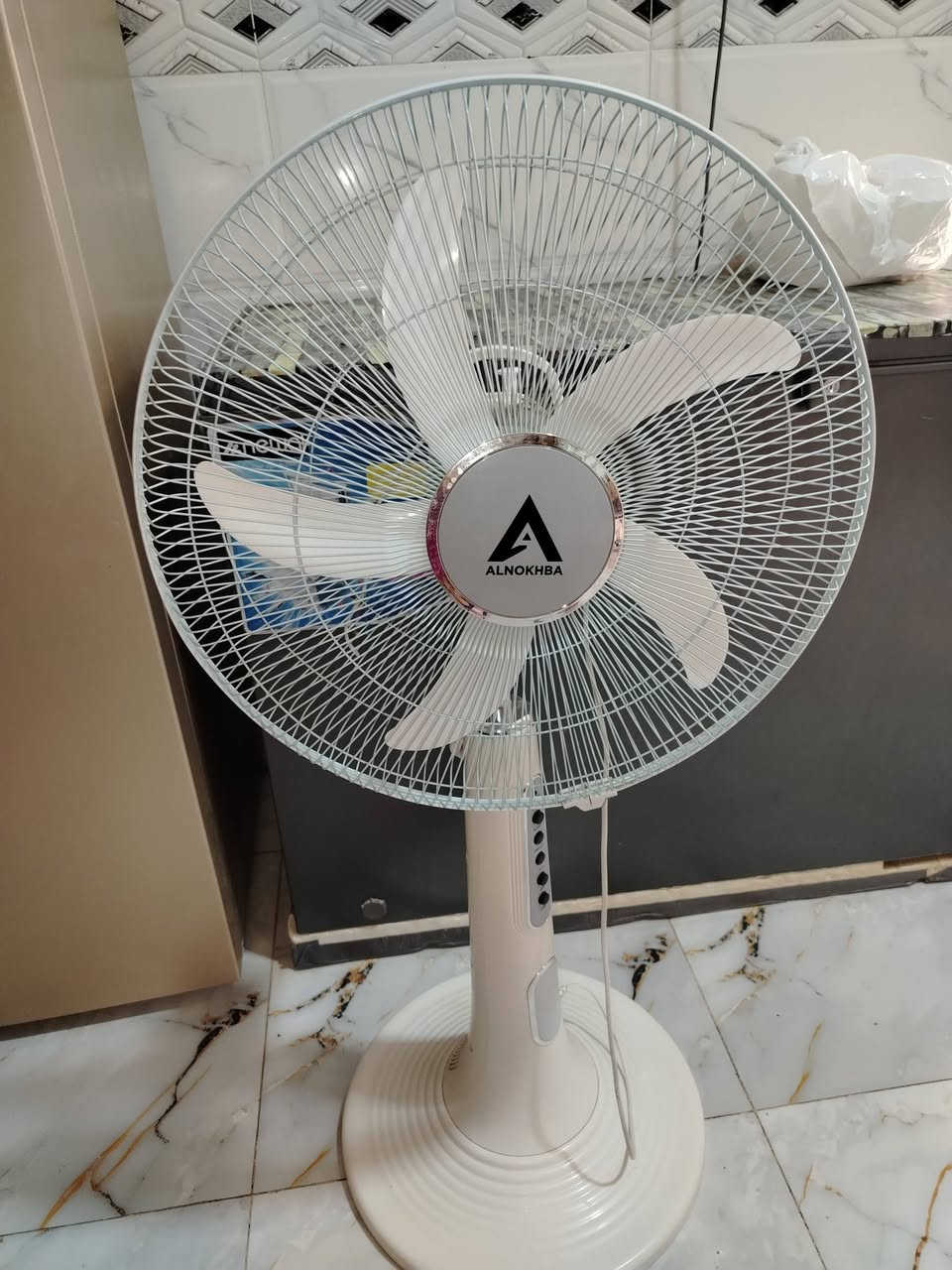 مروحه شحن جديده كما موضح بالصوره سبب دكمه بيهه منعرف نصلحهه   وشحنهه ساعه وتشغيلهه 4 ساعات اخذتهه ب85 واريدهه ب60


**إذا كنت صاحب هذا الإعلان وتريد حذفه لأي سبب، رجاءا أرسل رسالة إلى الدعم الفني**