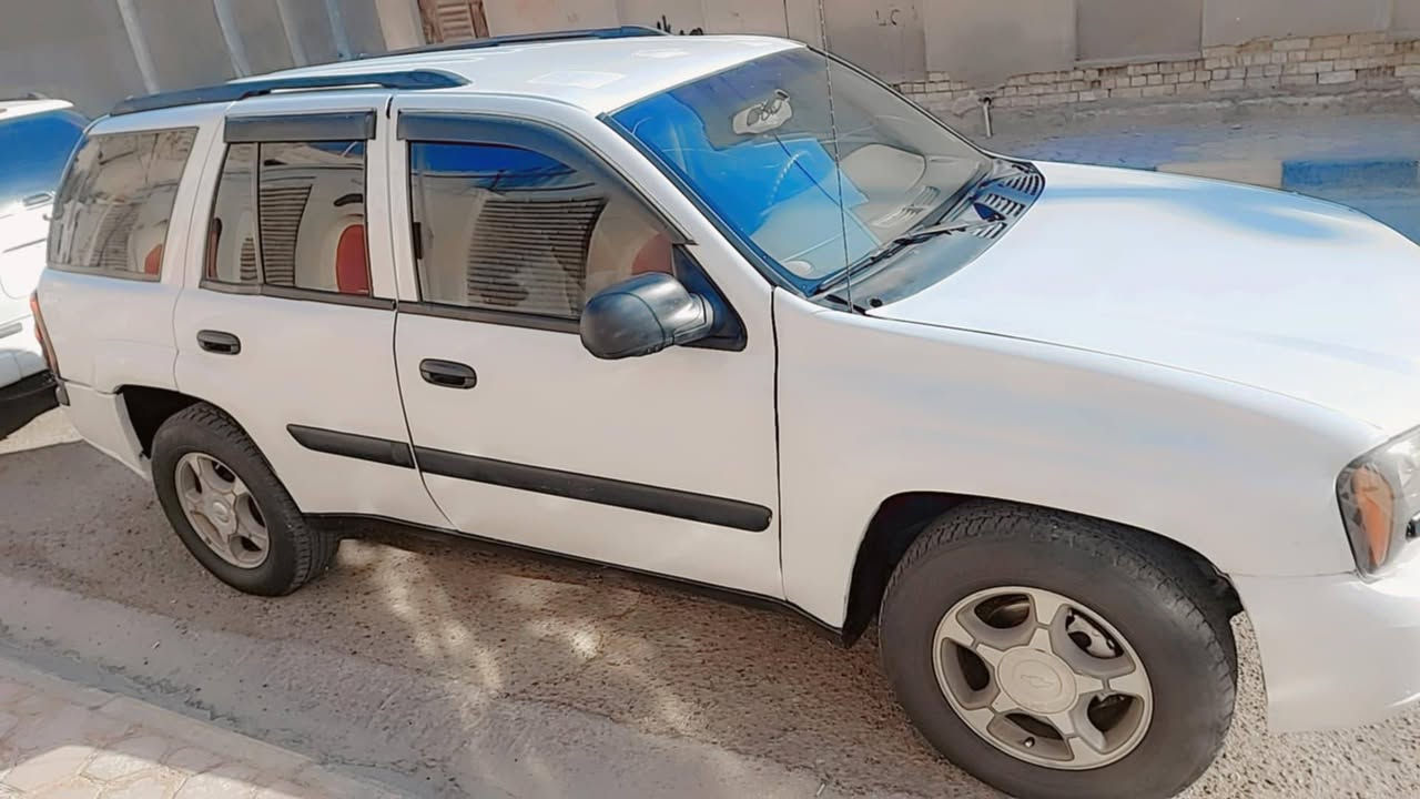 السلام عليكم بلايزر مزاد داخليه قياده شرطه واسط موديل ٢٠٠٥ السياره جاهزه نقص فقط غاز تبريد بس تشحنها يعني مكاني واسط الكوت *********** السعر ٦٥ وبيها مجال شي قليل
