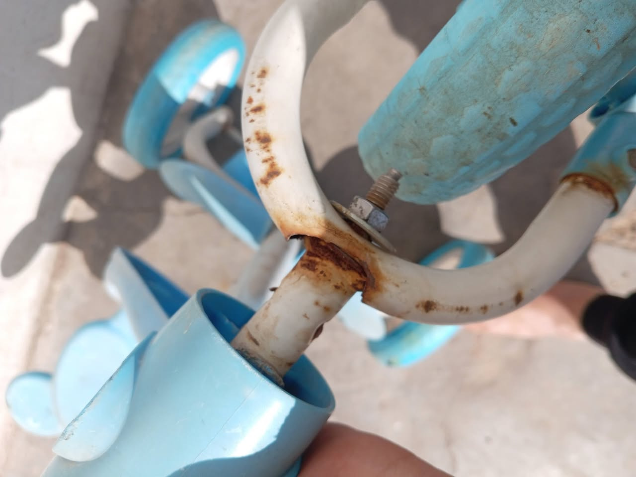 قيم واخذ اشلون ما جان بس بسعر مناسب للطرفين عنوان كركوك روناكي سايدين الرقم ***********
