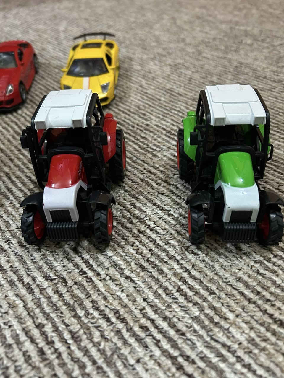 سلام عليكم مجموعة سيارات حديد للبيع كل قطعة سعرها ٥ مكاني بغداد ساحة النسور مقابل برج بغداد توصيل غير متوفر رقمي ***********
