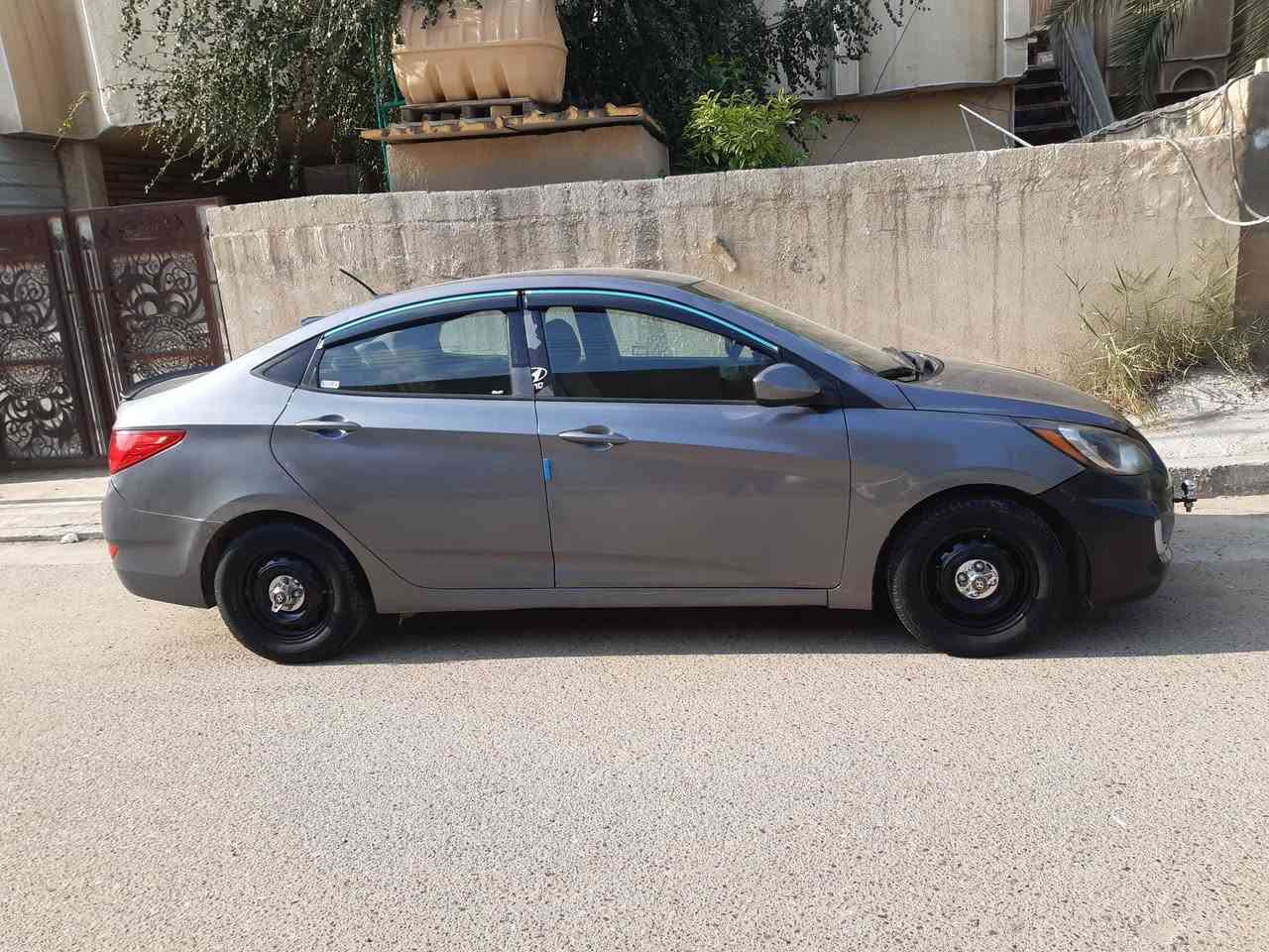 للبيع هونداي أكسنت ٢٠١٧
رقم بغداد الدولي الجديد
سنويه جديده بأسمي 
محرك 1600 GDI
كير اوتوماتيك AT  
تخم تاير نظيف 
باتري جديد 
تبريد ممتاز جداً
تدفئه ممتازه 
داخل رصاصي نظيف
ضربتها من امريكا بابين عكس السايق واحد مبدل وثاني مصلح 
السعر ٨٥ ورقه وبيها مجال بسيط 
مكاني الشعب
***********
