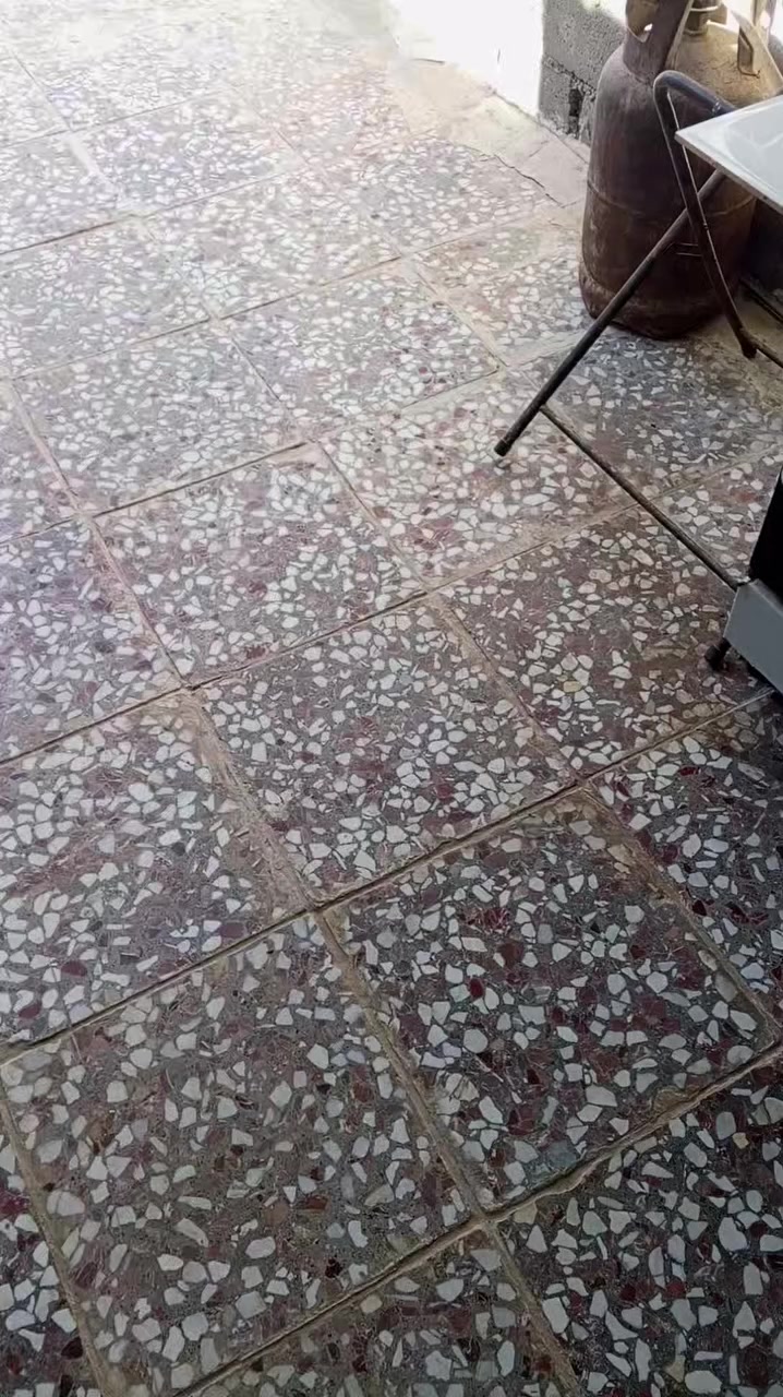 السلام عليكم
دار للبيع مساحه 85 متر بناء كامل السقف سندويج العنوان شارع الحولي مطار يوجد شارع قرب مدرسه در النجف الاهليه البيت يصير اخير الشارع قرب اسواق بركات ابا الفضل العباس 
السعر 13 وبي مجال ***********رقم الهاتف
