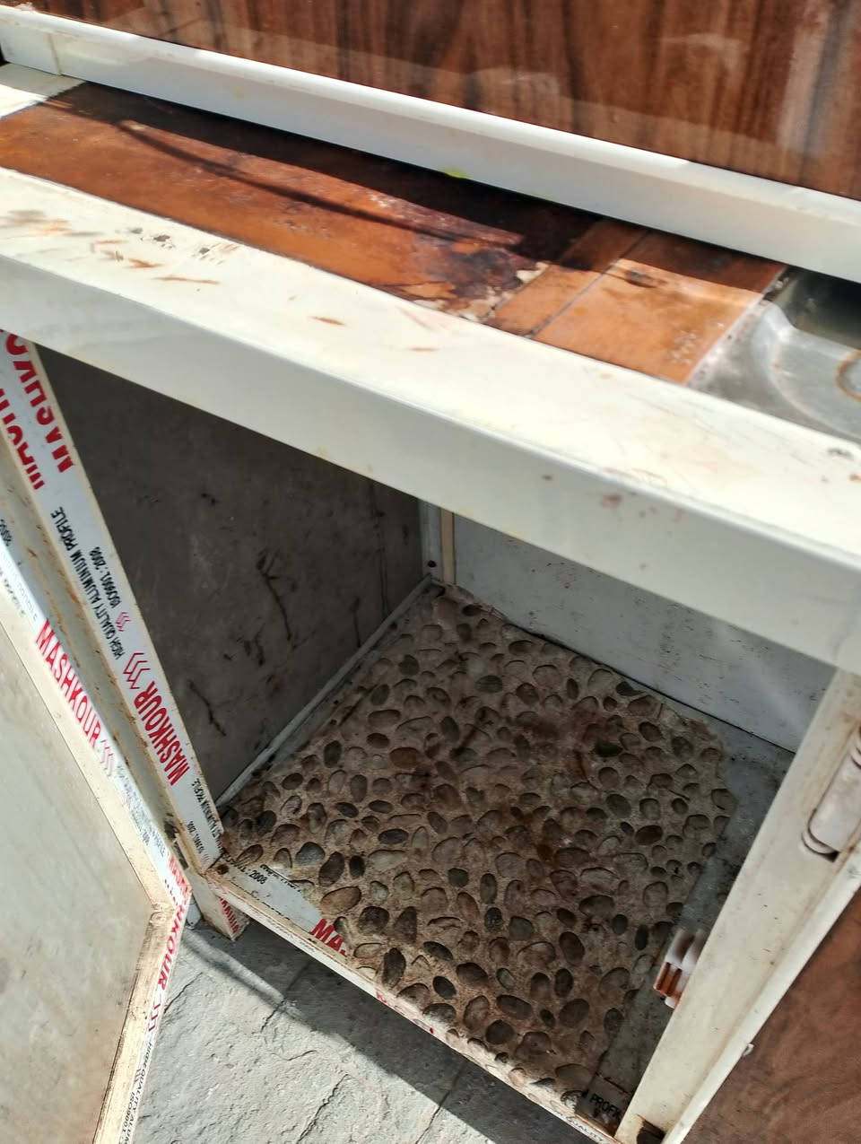 سلام عليكم كاونتر مترين سنكي مستعمل نضيف جداً السعر 175 وبي مجال كربلاء حي العسكري العابد مقابل مستوصف الاتصال. ***********. أو70017040329
