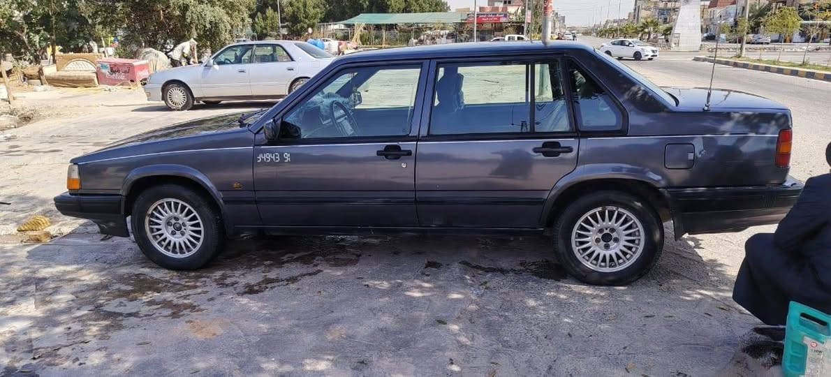 سلام عليكم فالفو 940 موديل ٩٢ رقم نجف دولي بسمي لون فختي كير ومحرك مكفولات حداديه جديده السعر ٦٠ ورقة وبيها مجال مكاني النجف حي الجامعه موبايل ***********
