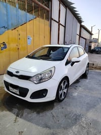 كيا ريو • ٢٠١٣ • فتحة