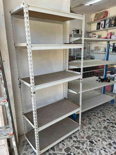 رفوف للبيع نظيفات 
كماموضح في الصورة العنوان بابل ابي، غرق 
للتواصل ***********
ينباع بشكل شلع او كل رف وسعرة مع وجود مواد منزلية.
