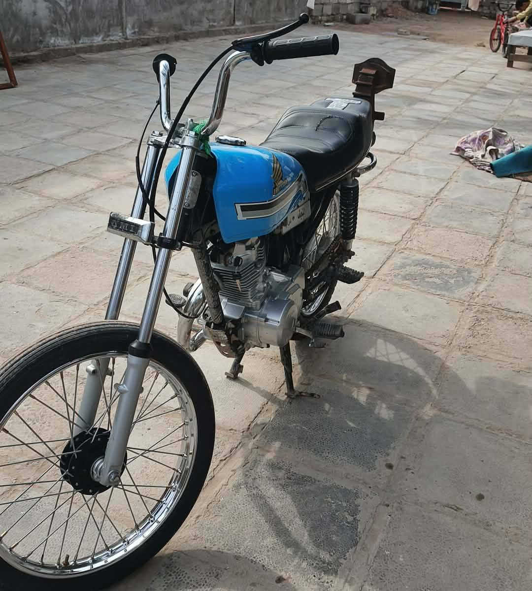 سلام عليكم دراجه للبيع الشاصي 11 والغراض الباقيه 25 الدراجه رقم المكان نيسان يم نفق المختار رقم صاحب الدراجه*********** مكلف بلنشر
