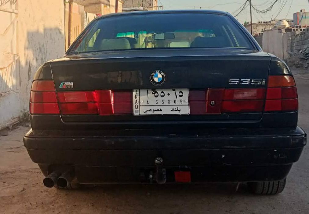 السلام عليكم
بي ام ٥٣٥ موديل ١٩٩٠ كير ومكينه خير من الله مابيها ضربه تحويل مباشر  مصبوغه حزام للجماليه  السعر ٥٢ 
***********

