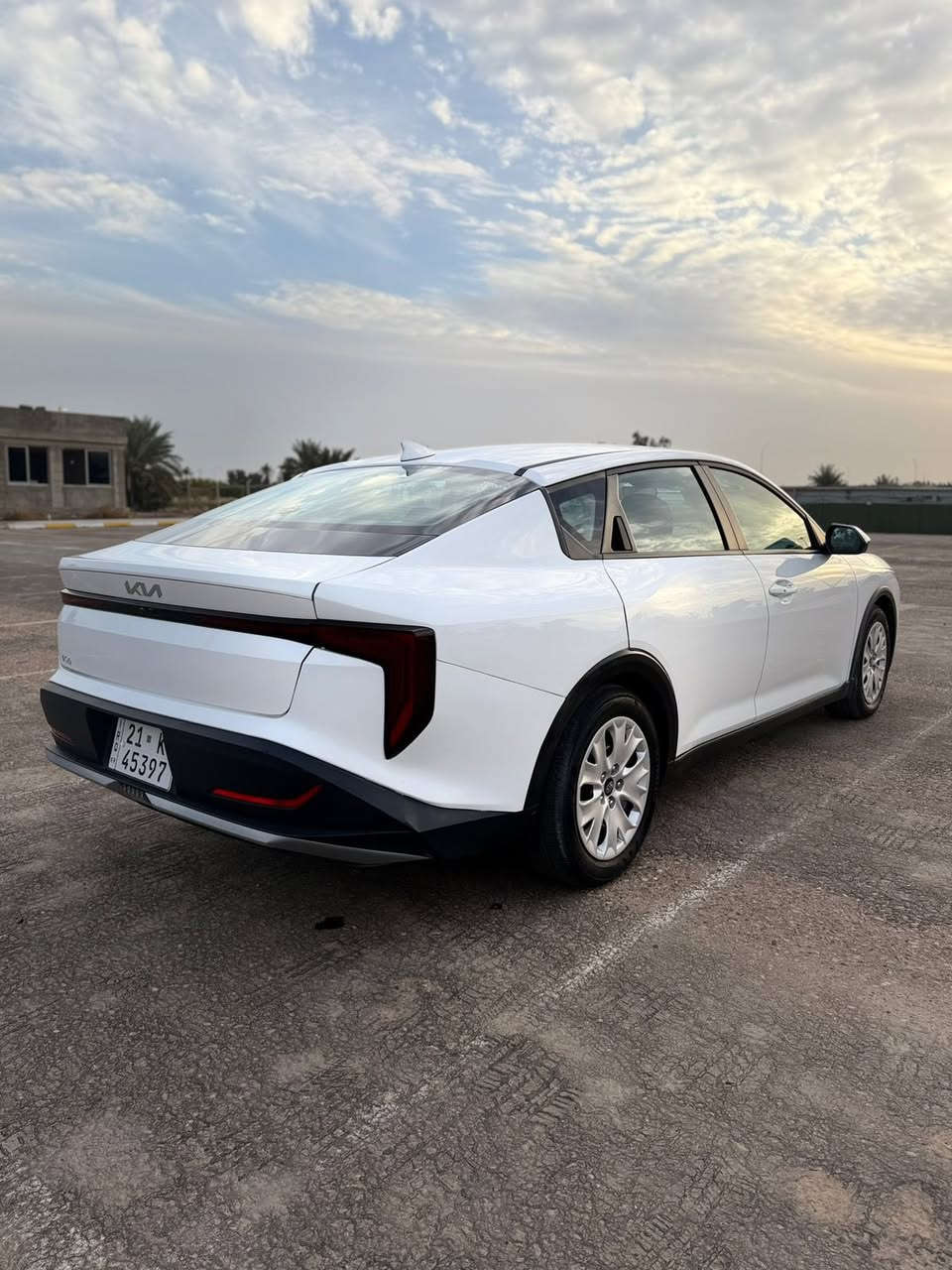 السلام عليكم للبيع KIA K4 
الموديل 2025 وارد كندي 
مواصفات LX 
بصمة و تشغلين عن بعد 
رادار و تحديد مسار و سياقة ذاتيه 
مقاعد امامية تدفئة 
ماشيه ألفين 
السيارة حادثها فقط جاملغ خلفي 
بدون دواخل بدون ايرباك 
صور حادثها ضمن الصور 
رقم سليمانية و باسمي 
مكان السيارة بغداد 
السعر 183 وبيها مجال 
للاستفسار اتصال او واتساب 
***********
