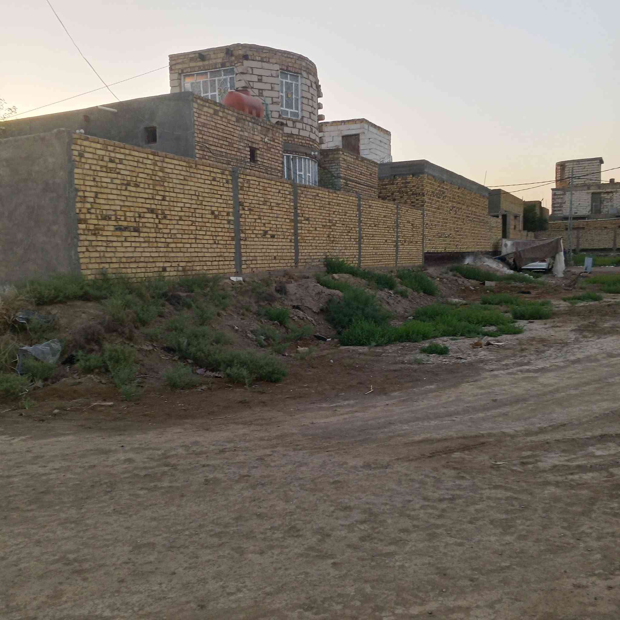 ياالله سلام عليكم عرصه طابو صرف للبيع مستعجل بالسياسيين بل 27 مساحه 250 م على شارع 30 واجه 12 ونص ونزال 20م للاستفسار اكثر ‏‪***********‬‏ رقم صاحب العقار
