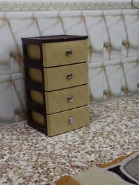 ميز • نضيف جدا • قليل الاستخدام