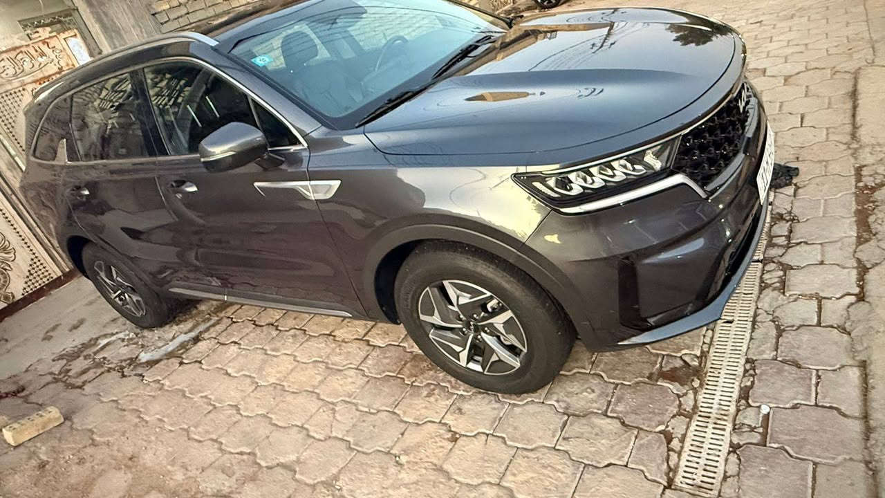 سلام عليكم سورنتو 2022 وارد أمريكي هايبرد 
  ماشيه 65 حقيقي اي استفسار عن هاذه رقم وبل خدمه 
  هاتف  ***********
