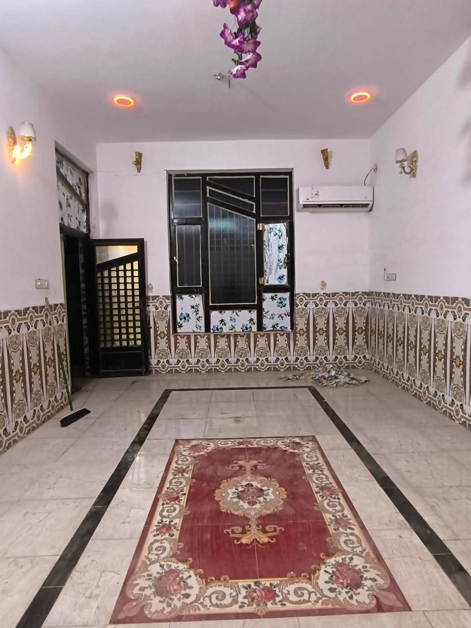 للبيع بيت بحي الفلاح مساحه 222 م/طابو/غرفتين وصاله ومطبخ وديوانيه صحيات  كونكريت  /طابق ثاني بس/صاله/الاستفسار *********** بي واتساب
