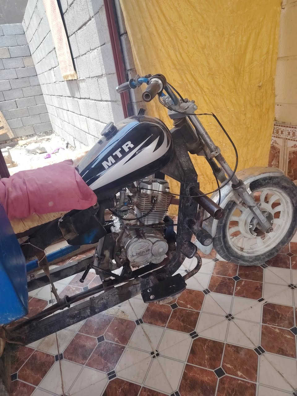 ستوته البيع  دوات جمره محرك بيها 200 خير من الله اكسن لطش قطعة وحده بدي نضيفه شاصي نضيفه تخم تاير سايبا بيها كير جديد مال شغل خير من الله السعر ب 550 وبيها مجال مكاني بلي منصور رقمي ***********
