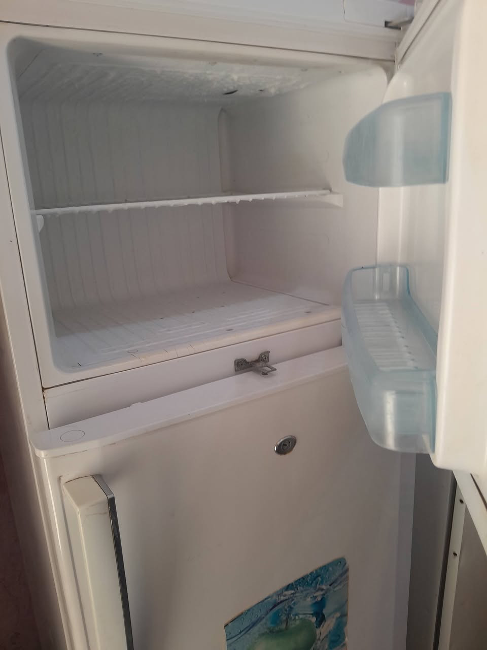 ثلاجه  حجم ١٥ النوع فوركي اخت الجديده فول تجميد وعل الفحص سعرها ١٥٠  المكان النجف الرقم ***********
