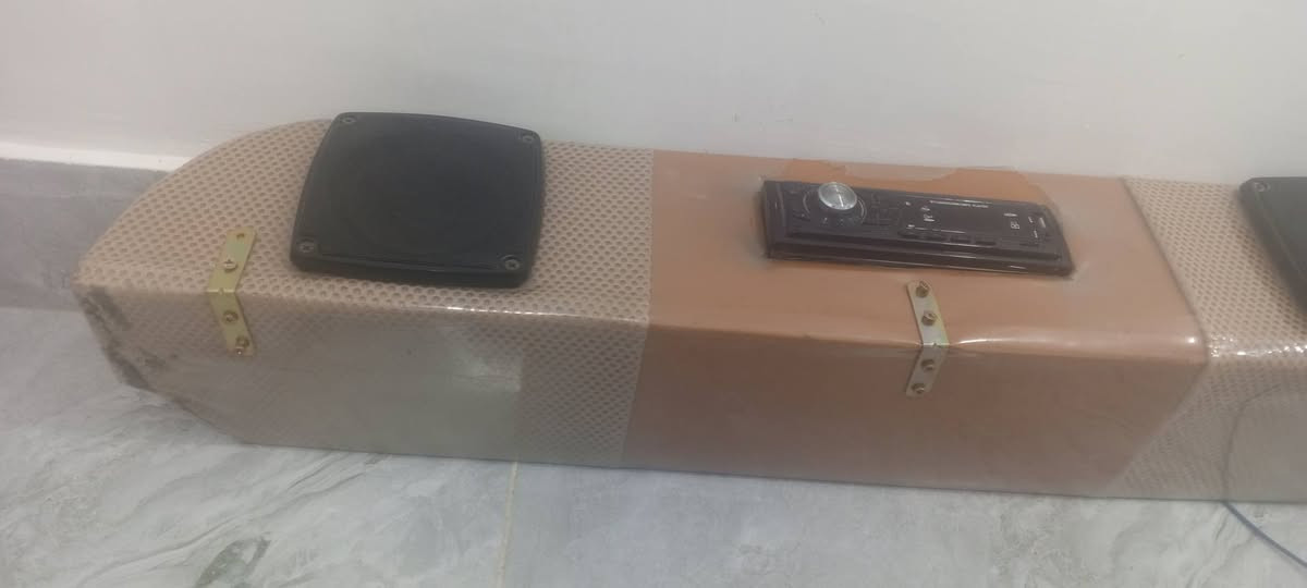 مسجل تكتك يخبل صوتة قوي اني جنت صاعد سايق بتكتك وشديتة من نزلت منها فتحتة مكاني مسيب شارع سدة القديم***********
