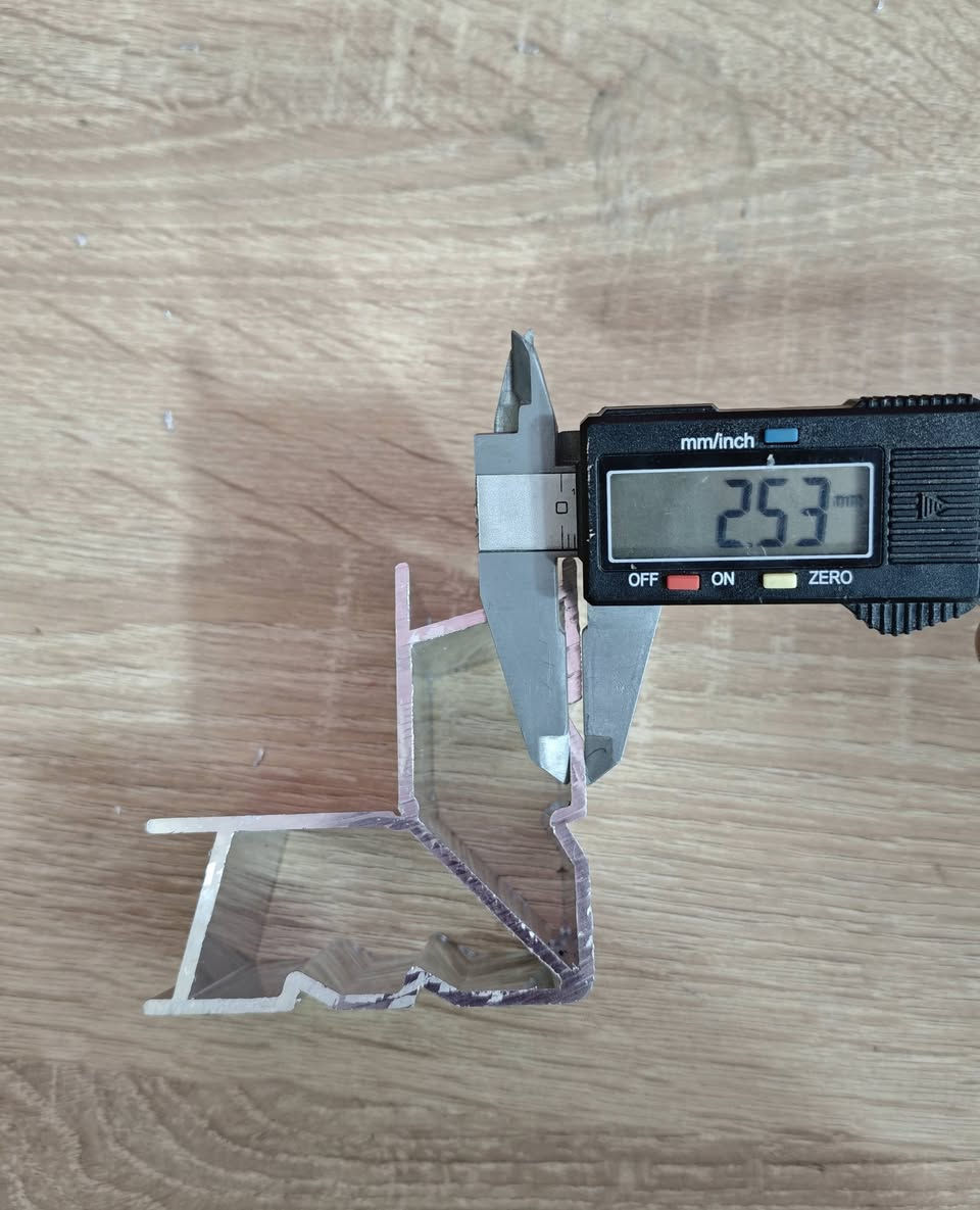 السلام عليكم ورحمة الله وبركاته... زاوية تجميع جرجوب G60 ثقيلة ونقاوة المنيوم 100/100 سعر القطعه الواحدة 750 دينار... يوجد توصيل لجميع المحافظات... للتواصل.. ***********
