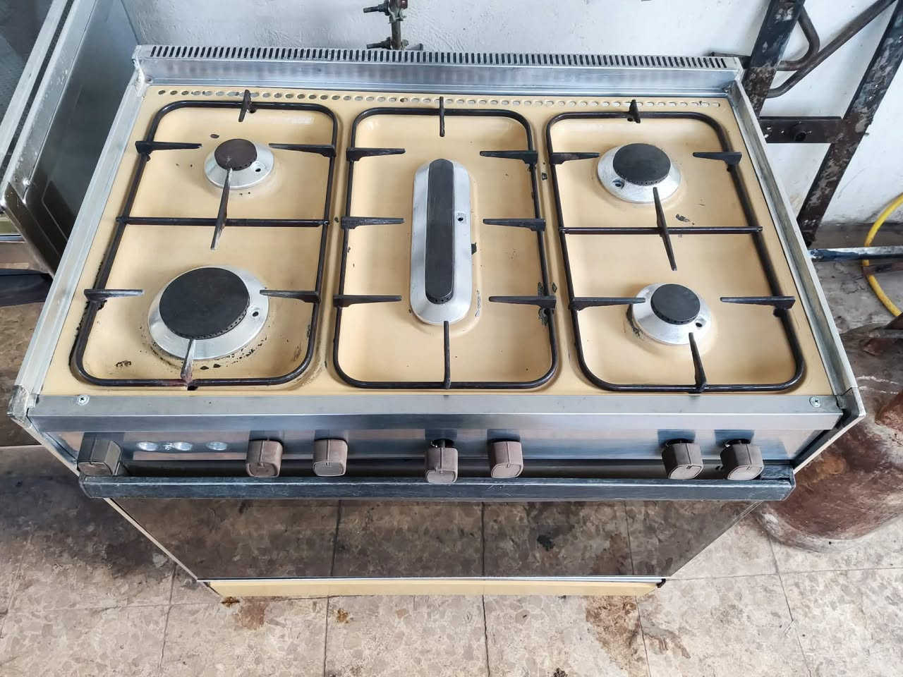 طباخ  عشتار عراقي
الاصلي باب الاول
 نظيف وشغال على الفحص. والضمان 
  ضمانة شهرين. 
سعره130
مكاني نجف  سوك حنون.   ***********
