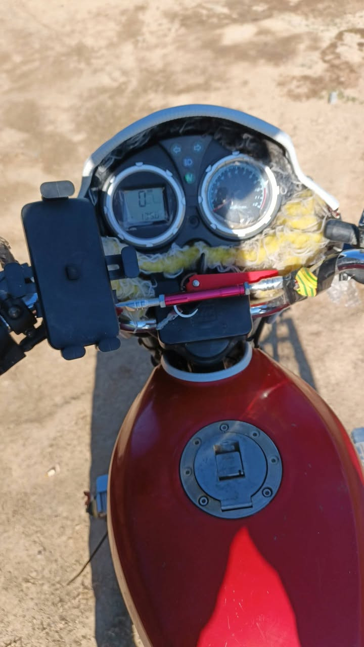 سلام عليكم سايم للبيع مابي اي نقص مسجل رقم وسنويه موديل 14 مكاني جزيره الخالديه سعره مليون و100 وبي مجال ***********
